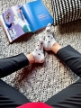Kolorowe stopki ecru w czarne serca