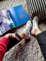 Kolorowe stopki ecru w czarne serca