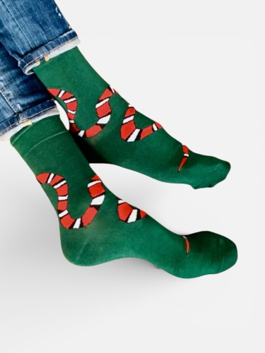 Kolorowe skarpetki zielone w węże