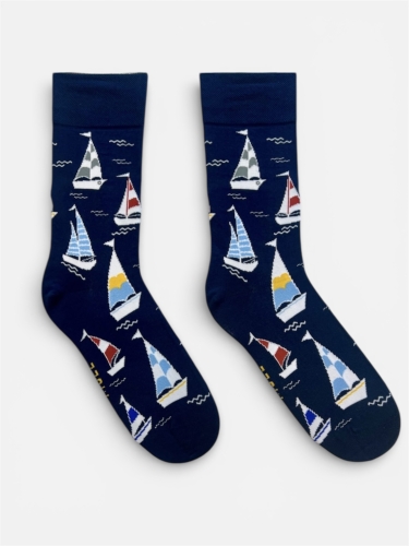 Kolorowe skarpetki granatowe w żaglówki