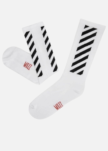 Sportowe skarpetki białe prążkowane w czarne paski