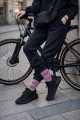 Kolorowe skarpetki purpurowe w rowery