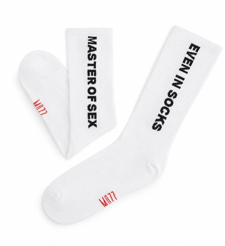 Sportowe skarpetki białe prążkowane z napisem Master of sex even in socks